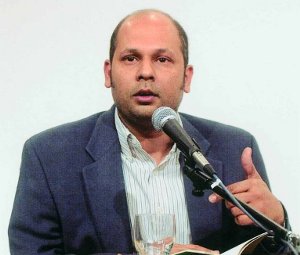 Harris Khalique